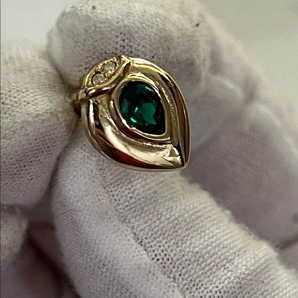 Christian Dior vintage Elegant Gold and Green clip on earrings. Made in Germany - Picture 14 of 16